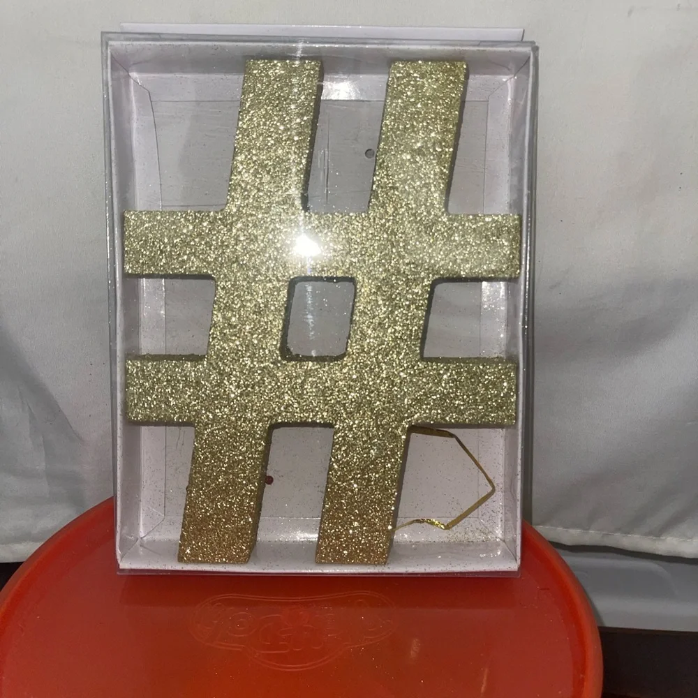 Gold Glitter Letters - Picture 5 of 16